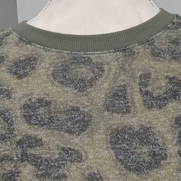 Lucky Brand Hacci long sleeve leopard crew neck w ribbed hem & cuff size Medium - Picture 2 of 3